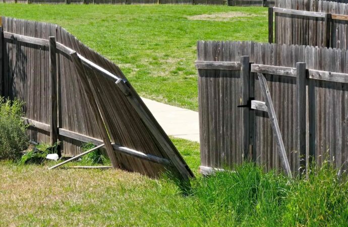 Fence Removals-Lantana Junk Removal and Trash Haulers